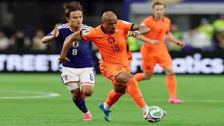 هولندا تتعادل مع اليابان 2-2 في مباراة مثيرة بالتصفيات 1 هولندا تتعادل مع اليابان 2-2 في مباراة مثيرة بالتصفيات