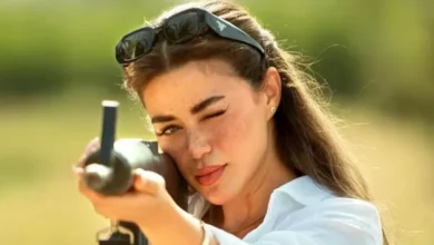 "يارا السكري تظهر في كواليس 'صقر وكناريا' وهي ممسكة بسلاح"