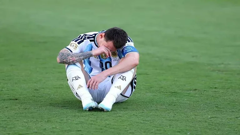 "10 صور تعكس مشاعر ليونيل ميسي بعد خسارته أمام إسبانيا في كأس العالم 2026"