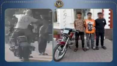 3 عمال يعتدون على المارة ويتحرشون بالفتيات في حادثة موثقة بالفيديو والداخلية تتدخل