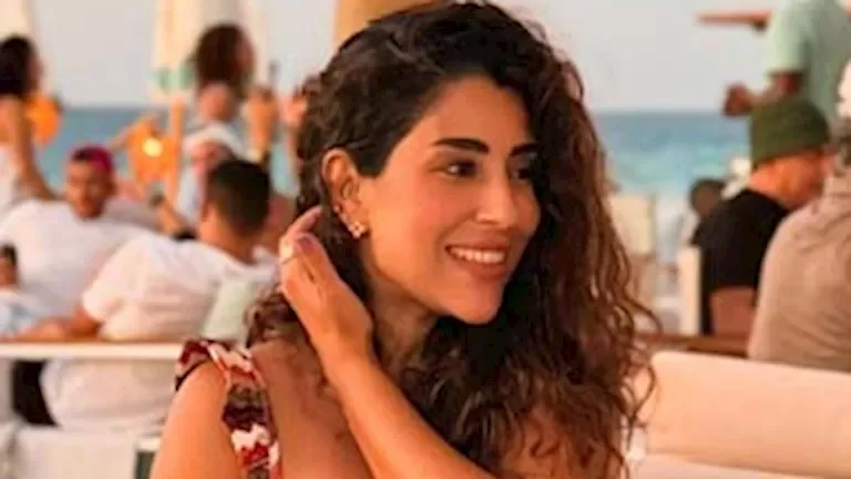 آيتن عامر تتألق بإطلالة صيفية جريئة على شاطئ البحر 1 آيتن عامر تتألق بإطلالة صيفية جريئة على شاطئ البحر