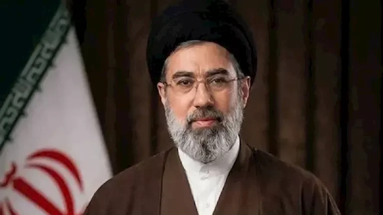أبناء خامنئي الثلاثة: غياب مجتبى وحضور إخوته في المشهد الإيراني