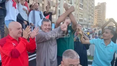 أسرة اللاعب محمود صابر تستقبله بلافتة تضامنية في كفر الشيخ