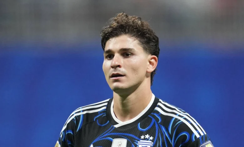 ألفاريز يعبر عن استيائه من موقف أتلتيكو مدريد ويستعد لمفاجأة مدوية 1 ألفاريز يعبر عن استيائه من موقف أتلتيكو مدريد ويستعد لمفاجأة مدوية