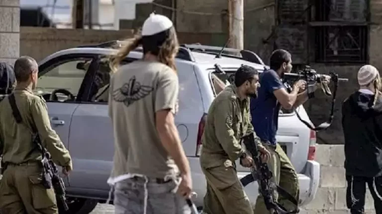 إصابة 6 فلسطينيين جراء هجوم مستوطنين جنوب الخليل بالضفة الغربية 1 إصابة 6 فلسطينيين جراء هجوم مستوطنين جنوب الخليل بالضفة الغربية