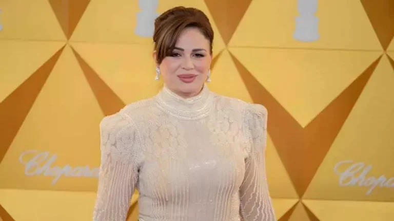 إلهام شاهين تتألق بإطلالة كاجوال مميزة.. اكتشفي سر اللوك
