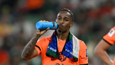 إنزاجي يحسم الموقف: هل سيشارك سامرفيل في مواجهة الهلال ومولودية الجزائر؟