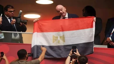 إنفانتينو يرفع علم مصر قبل مباراة كولومبيا وسويسرا بعد الهجوم عليه