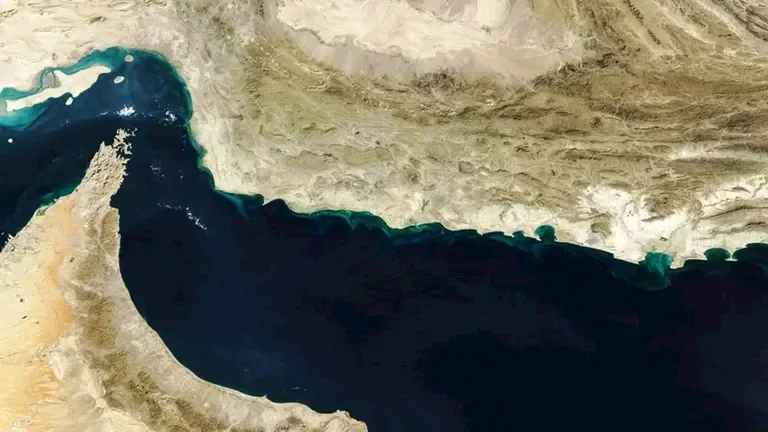 إيران تنبه بريطانيا وفرنسا من أي تدخل عسكري في مضيق هرمز