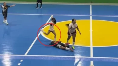 إيقاف لاعبة برازيلية لمدة 5 سنوات إثر اعتداء "وحشي" على منافستها في كرة الصالات 3 إيقاف لاعبة برازيلية لمدة 5 سنوات إثر اعتداء "وحشي" على منافستها في كرة الصالات