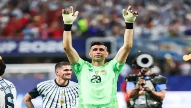 إيميليانو مارتينيز: مواجهة إنجلترا في نصف نهائي كأس العالم 2026 2 إيميليانو مارتينيز: مواجهة إنجلترا في نصف نهائي كأس العالم 2026