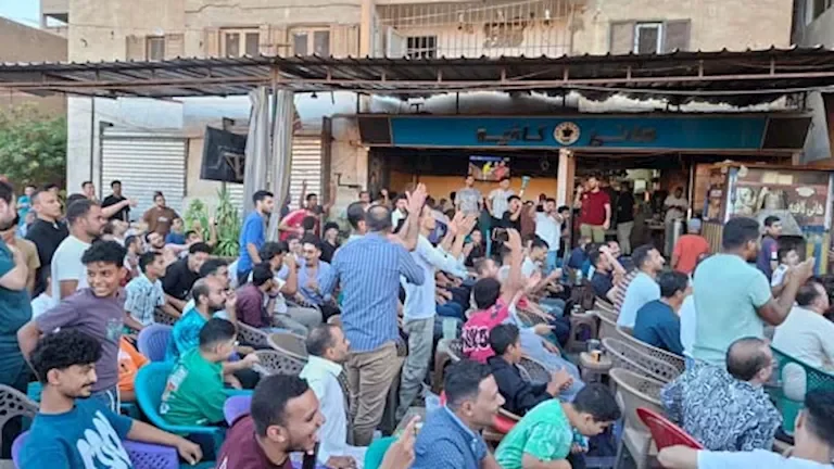 ازدحام في شوارع سوهاج خلال مباراة مصر والأرجنتين - صور