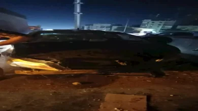 اصطدام سيارة ملاكي بحاجز الأتوبيس الترددي في دائري القاهرة الجديدة
