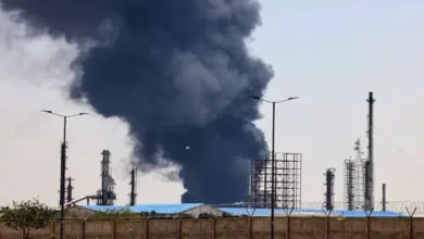 التلفزيون الإيراني: استهداف محيط محطة بوشهر النووية بقذيفة أمريكية