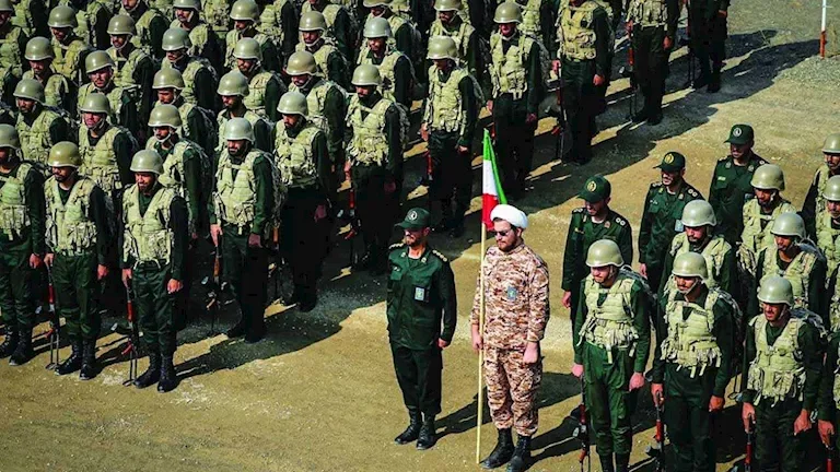 "الحرس الثوري الإيراني يحذر من تدخل الأجانب في مضيق هرمز"