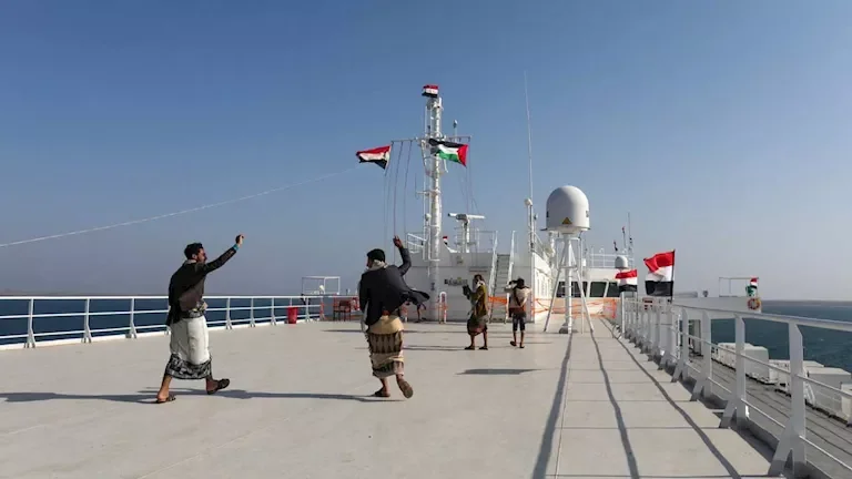الحوثيون يخططون لفرض رسوم على عبور السفن في البحر الأحمر