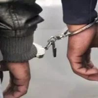 الداخلية العراقية تلقي القبض على شخصين بتهمة تعاطي المخدرات في إمبابة