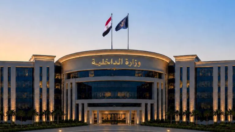 الداخلية تضبط سارق محل ملابس في سوهاج بعد فضح الفيديو المتداول 1 الداخلية تضبط سارق محل ملابس في سوهاج بعد فضح الفيديو المتداول