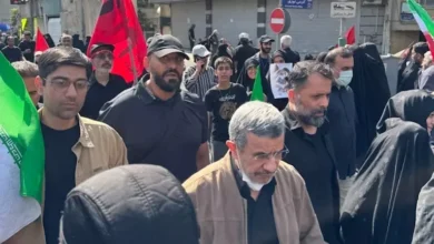 الرئيس الإيراني الأسبق يظهر في جنازة خامنئي بعد أشهر من الغموض