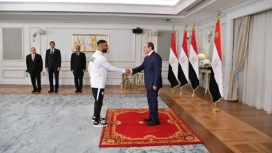 الرئيس المصري يفاجئ محمد صلاح بذكره بالاسم (فيديو)