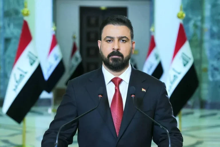 الزيدي يطالب إيران بضمان مرور النفط العراقي عبر مضيق هرمز