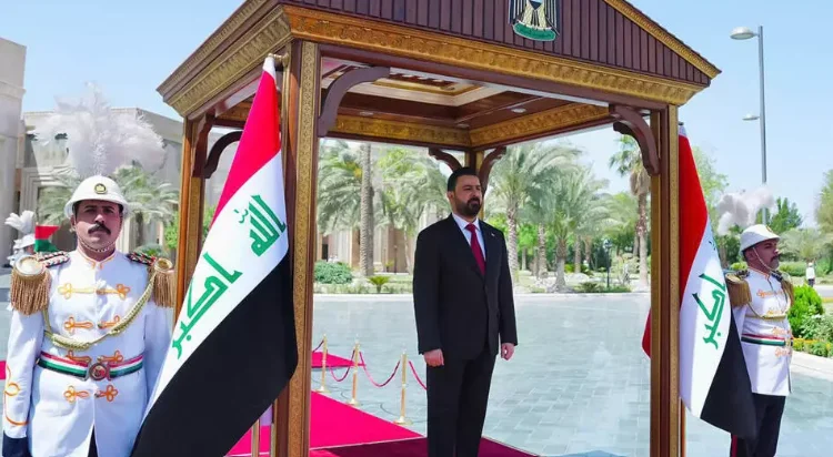 الزيدي يعلن عن برنامج حكومي لتسليم سلاح الفصائل المسلحة