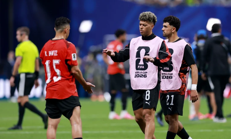 "السيسي يواسي منتخب مصر بعد وداع المونديال: نفخر بكم" 1 "السيسي يواسي منتخب مصر بعد وداع المونديال: نفخر بكم"