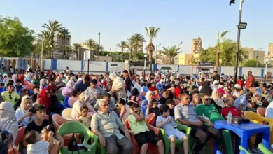 الشواطئ مهجورة والكورنيش مكتظ خلال مباراة مصر والأرجنتين - صور