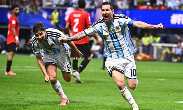 "الفيفا" يكشف عن قائمة المرشحين للتشكيلة المثالية لمونديال 2026: نجم عربي واحد يتألق بين عمالقة العالم 1 "الفيفا" يكشف عن قائمة المرشحين للتشكيلة المثالية لمونديال 2026: نجم عربي واحد يتألق بين عمالقة العالم