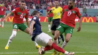 اللقطة الأكثر جدلاً تحكيمياً في مباراة المغرب وفرنسا بمونديال 2022.. هل ستشهد موقعة الليلة غياب الأخطاء؟
