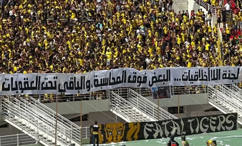المغرب الفاسي يحقق اللقب بعد 41 عامًا من الانتظار في الدوري 1 المغرب الفاسي يحقق اللقب بعد 41 عامًا من الانتظار في الدوري