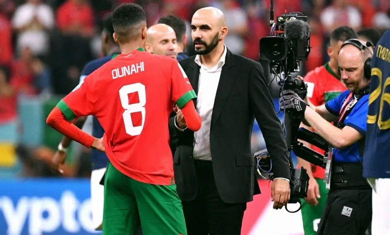 المغربي وليد الركراكي تحت أنظار منتخب عربي