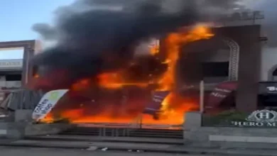 النيابة العامة تبدأ إجراءاتها في موقع حريق محل تجاري بمنطقة الشيخ زايد