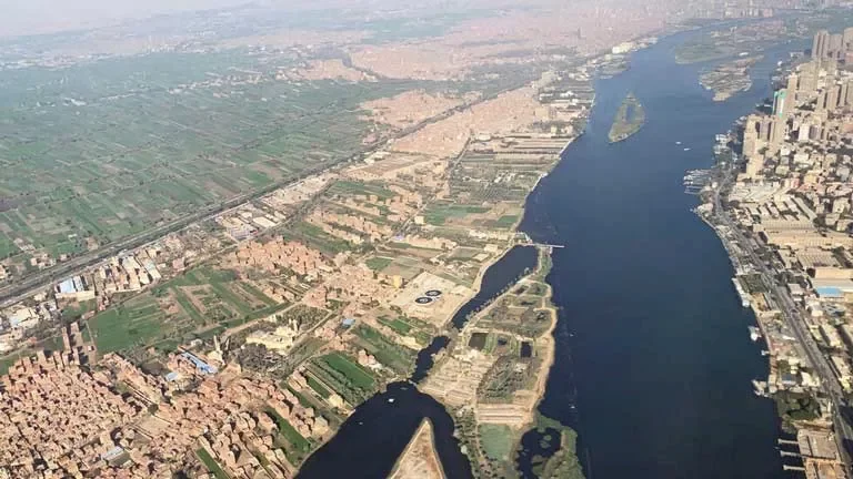 انحسار مياه نهر النيل يكشف ضفاف جديدة في السودان - فيديو