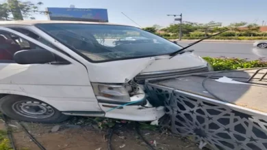 انقلاب ميكروباص لشركة معدات صينية على طريق الواحات