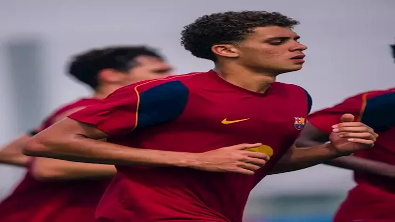 "برشلونة يبدأ مرانه الأول في إنجلترا بمشاركة عبد الكريم استعداداً للموسم الجديد"