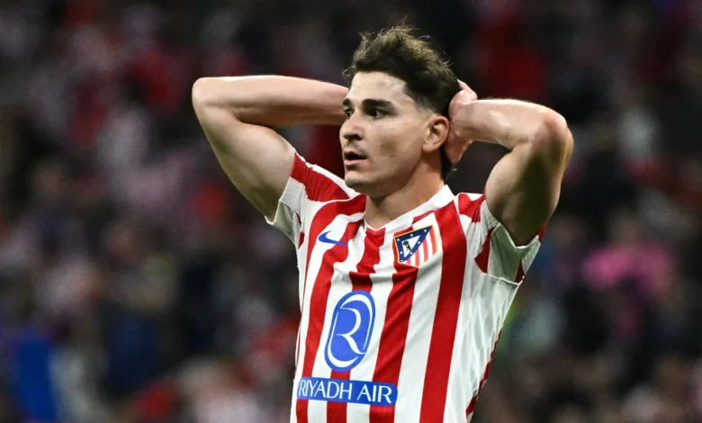برشلونة يتلقى إخطارًا رسميًا بشكوى أتلتيكو بسبب ألفاريز ويستعد للرد