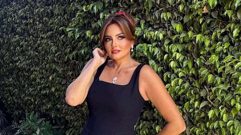 بشرى تتألق بإطلالة صيفية أنيقة والجمهور يعلق: "كريم كراميل"