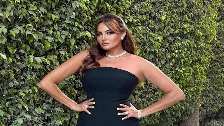 بشرى تتألق بفستان أسود أنيق في أحدث جلسة تصوير لها