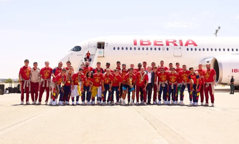 بعثة منتخب إسبانيا الفائز بكأس العالم تصل إلى العاصمة مدريد 1 بعثة منتخب إسبانيا الفائز بكأس العالم تصل إلى العاصمة مدريد