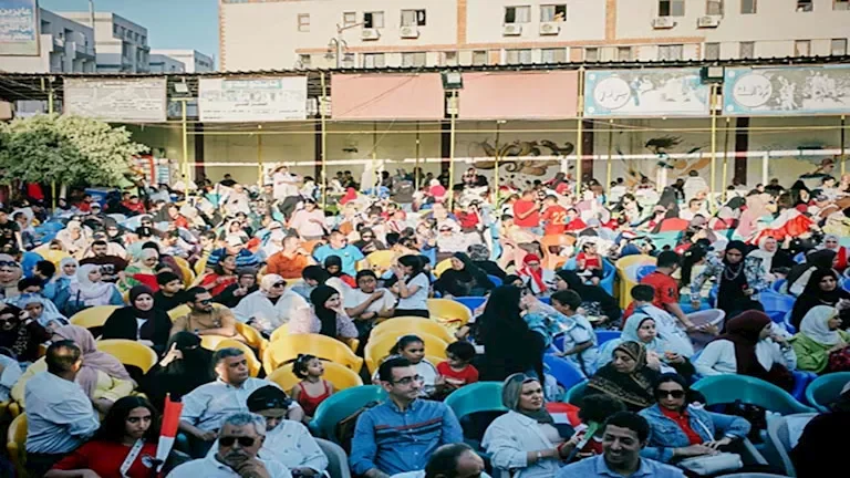 تجمعات جماهيرية في بورسعيد لمتابعة مباراة مصر والأرجنتين