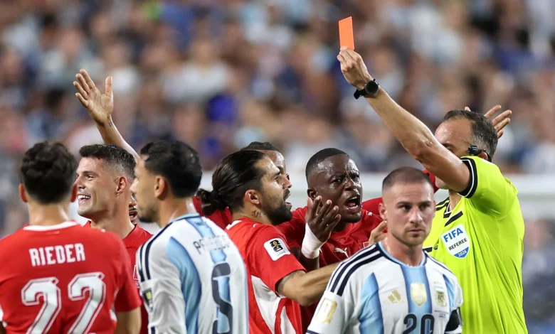 تحليل دقيق: صحة طرد إيمبولو وفقًا لأرشيف VAR وتفسير خاطئ لبيان IFAB