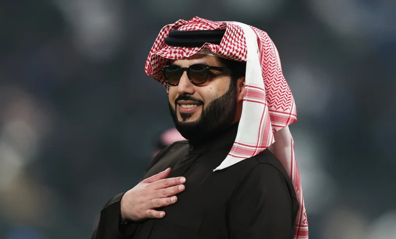 تركي آل الشيخ يخطو نحو الاستثمار في أحد أعرق الأندية الإنجليزية