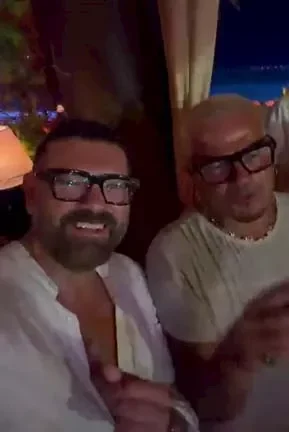 تركي آل الشيخ يشارك فيديو احتفال عمرو دياب وأبرز نجوم الفن بألبوم حبيتك 1 تركي آل الشيخ يشارك فيديو احتفال عمرو دياب وأبرز نجوم الفن بألبوم حبيتك