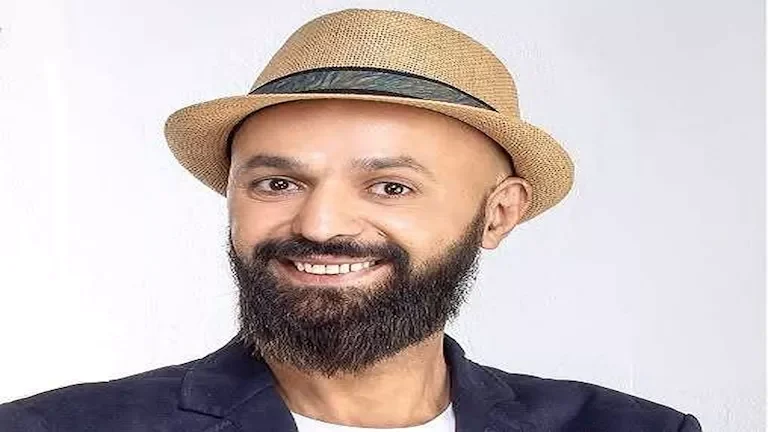 تفاصيل الحالة الصحية للشاعر عادل سلامة في العناية المركزة