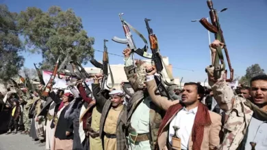 تهديدات الحوثيين تؤثر على الملاحة في البحر الأحمر وتقلق شركات الشحن 3 تهديدات الحوثيين تؤثر على الملاحة في البحر الأحمر وتقلق شركات الشحن