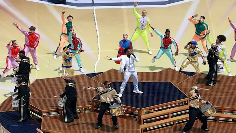 "توم كروز وكلوب يتألقان في حفل ختام نهائي كأس العالم 2026"