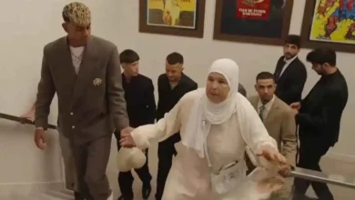 جدة لامين جمال تبرز رد فعلها عند تتويج المنتخب الإسباني بكأس العالم (فيديو) 2 جدة لامين جمال تبرز رد فعلها عند تتويج المنتخب الإسباني بكأس العالم (فيديو)