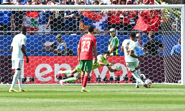 جدل تحكيمي في فرنسا والمغرب: هل كان هدف مبابي مسبوقًا بلمسة يد؟ 1 جدل تحكيمي في فرنسا والمغرب: هل كان هدف مبابي مسبوقًا بلمسة يد؟