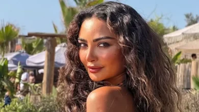 جرأة وأناقة: 20 صورة لأبرز إطلالات النجمات على الشاطئ 2 جرأة وأناقة: 20 صورة لأبرز إطلالات النجمات على الشاطئ